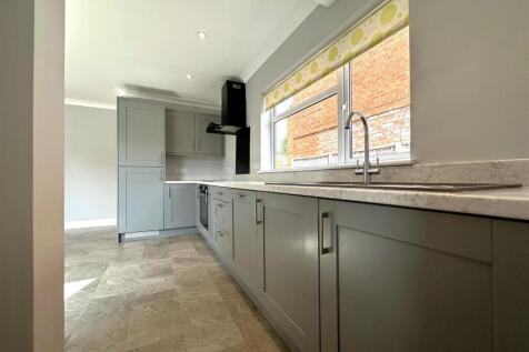 Contemporary Fitted Kitchen 375