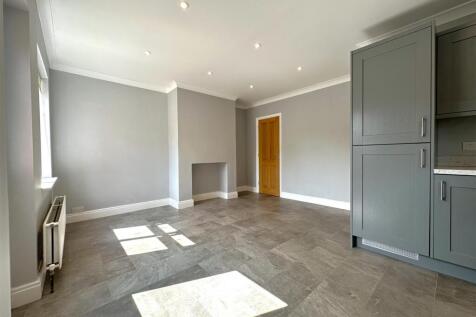 Dining Room Out To Patio 369