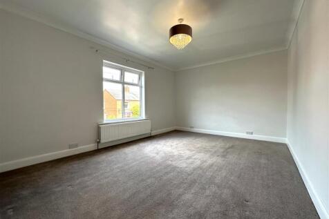Large Master Bedroom 298