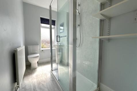 First Floor Shower Room 312