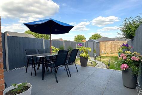 Lovely Landscaped Garden 494