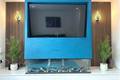 Eye-Catching Media Wall With Panelling 457