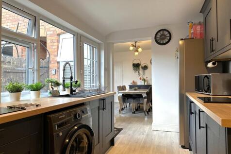 Open-Plan Aspect Into Dining Room 487