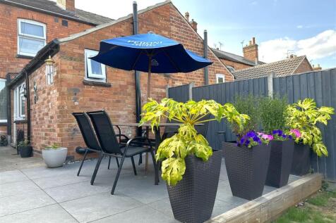 Raised Paved Seating Area 497