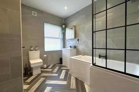 Stunning Modern Bathroom 425