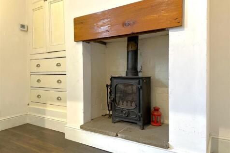 Feature Fireplace &amp; Log Burner 002