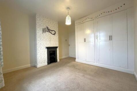 Master Bedroom 061