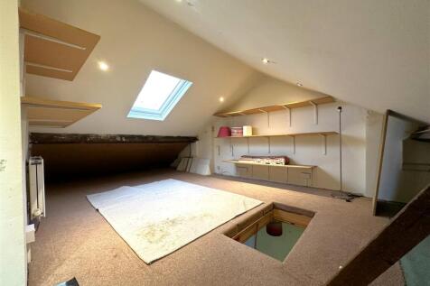 Generous Attic Space 068