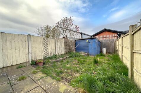 Enclosed Private Garden 021