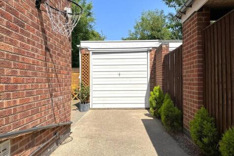 Detached GARAGE 806