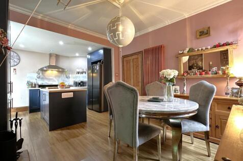 OPEN-PLAN Dining Kitchen 197