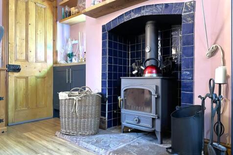 Feature Fireplace &amp; Log Burner 186