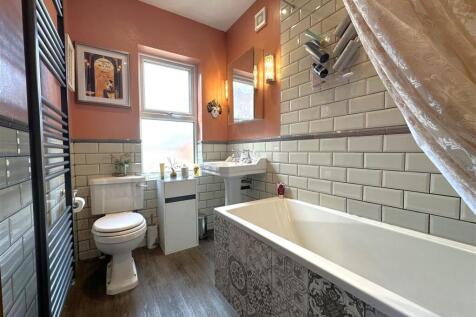 Attractive Bathroom 245