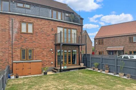 Complex: Rear Aspect 427