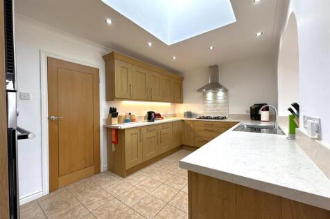 Contemporary Kitchen 840