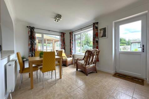 Dual-Aspect Dining Room 858