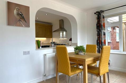 Appealing Open-Plan Living 863