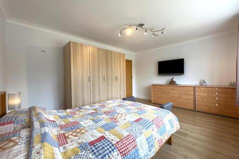 Bedroom One 871