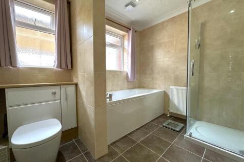 Modern Four-Piece Bathroom 874