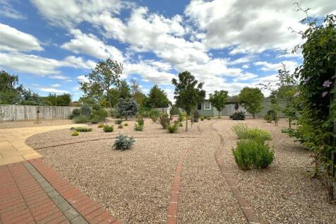 Beautifully Landscaped Garden 760