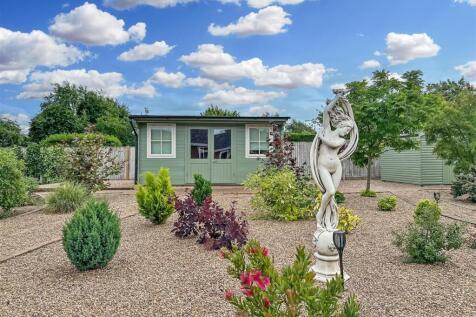 Garden &amp; Log Cabin 782