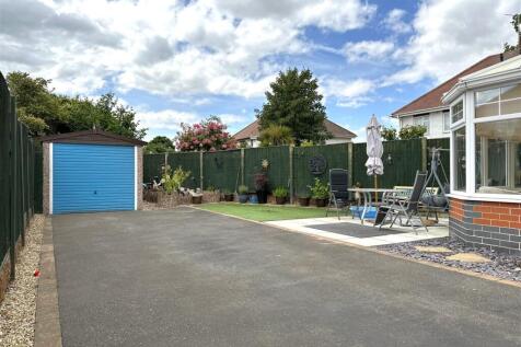 Generous Rear Garden 097