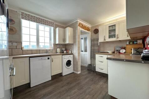 Modern Fitted Kitchen 084