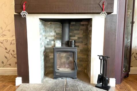Feature Fireplace &amp; Inset Log Burner  122