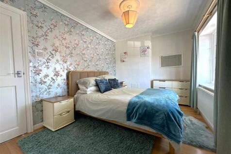 Master Bedroom 031