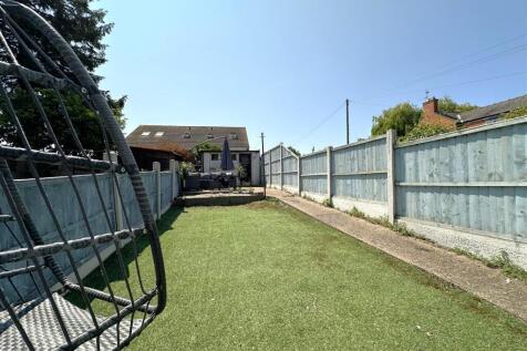 Well-Appointed Garden 759
