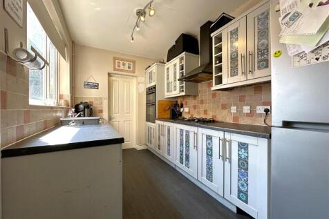 Spacious Kitchen 731