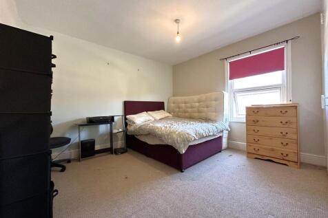 Master Bedroom 698