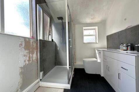 Ground Floor Shower Room 743