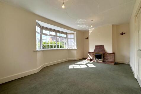 Bay-Fronted Living Room 539
