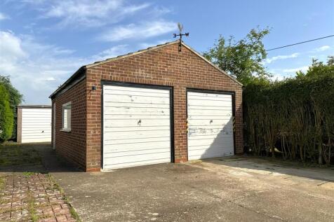 Detached Double Garage 522