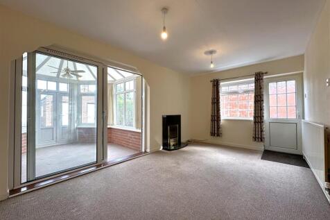 Spacious Living/Dining Room 557