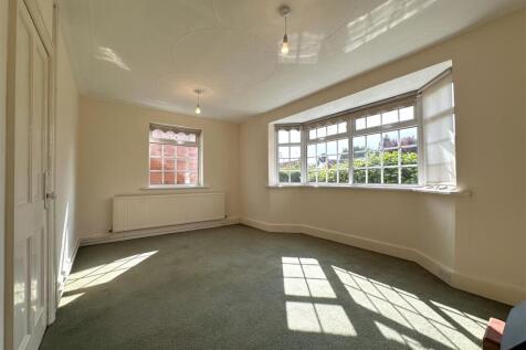 Dual-Aspect Living Room 554