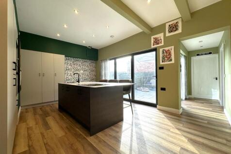 Open-Plan Dining Kitchen 675