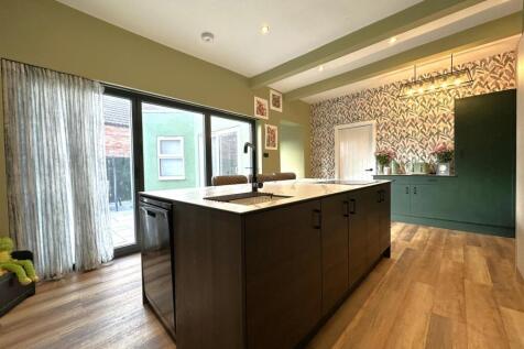 Stunning Modern Kitchen 688