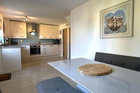 Open-Plan Dining Kitchen 148