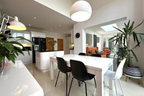 SUPERB Open-Plan Living Space 505
