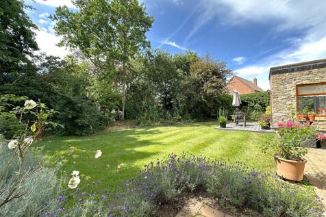 Beautifully Established Garden 539