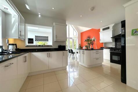 Contemporary Kitchen With Island 471