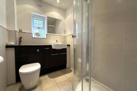 Family Shower Room 376