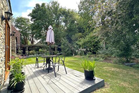 Beautifully Private Garden 572