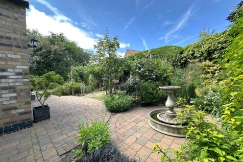 Beautifully Landscaped Gardens 564