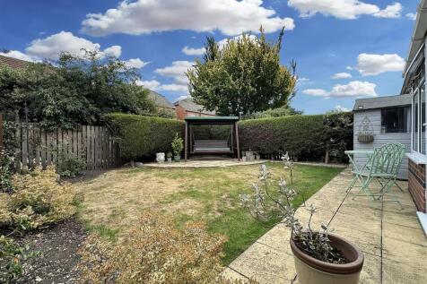 Beautifully Maintained Garden 680