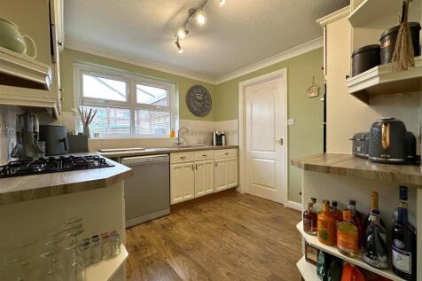 Well-Appointed Kitchen 734