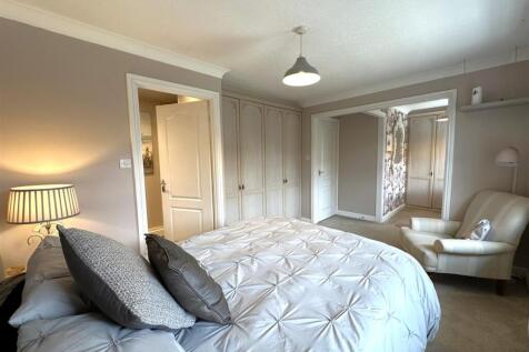 Master Bedroom Into En-Suite 792