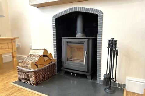 Feature Fireplace- Inset Log Burner 889